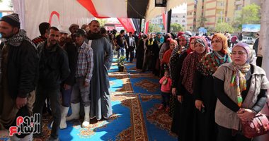 مفيش حاجة منعتها ..المرأة المصرية مشاركة بقوة بلجان الإستفتاء