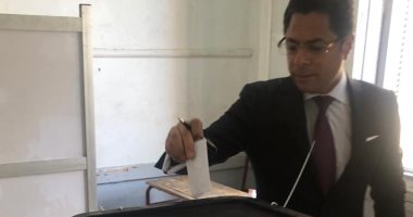 خالد أبو بكر يدلى بصوته فى الاستفتاء على التعديلات الدستورية.. صور