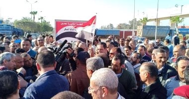 مسيرة حاشدة للعاملين بمصانع الدلتا لبنجر السكر بكفر الشيخ للمشاركة فى الاستفتاء