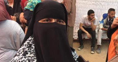 صور.. منتقبة بعد الإدلاء بصوتها: بتقول رأينا بكل حرية وعايشين فى أمان