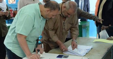 صور.. إيهاب العمدة نائب الشرابية يدلى بصوته فى الاستفتاء بنعم لتعديل الدستور