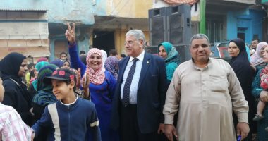 صور.. نائب الوراق يجرى جولات على مدارس أوسيم لدعوة المواطنين للمشاركة