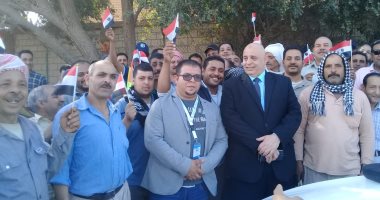 قبل ساعات من إغلاق باب التصويت بالخارج المصريين بالكويت يحتشدون بالقنصلية