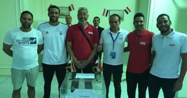 صور.. سباحو المياه المفتوحة يدلون بأصواتهم فى التعديلات الدستورية بالكويت