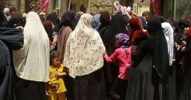 إقبال كبير على لجان الاستفتاء بقرية أبو رجوان فى البدرشن.. صور