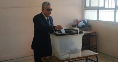 رئيس المحكمة الدستورية العليا يدلى بصوته فى الاستفتاء بمدرسة طبرى شيراتون