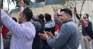قبل ساعات من إغلاق التصويت.. مصريون فى لبنان يواصلون التصويت بالاستفتاء