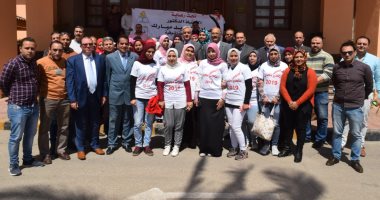 رئيس جامعة بنها وطلاب "تربية القناة" يدلون بأصواتهم فى الاستفتاء