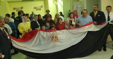 ناخبون فى الكويت: المشاركة الواسعة فى الاستفتاء طعنة نافذة للإرهاب