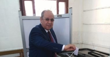 صور.. رئيس مجلس الدولة يدلى بصوته بالاستفتاء على التعديلات الدستورية  