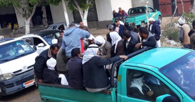 صور.. سيارات نقل تحمل مواطنين بالمنوفية وشمال سيناء للمشاركة بالاستفتاء