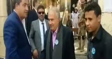 فاروق جويدة يدلى بصوته فى الاستفتاء على التعديلات الدستورية