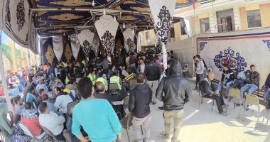 توافد عمال المشروعات القومية بأنفاق الإسماعيلية الجديدة على لجنة الوافدين