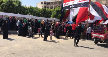 صور... أطول طابور بحشود هائلة بلجان السلام للاستفتاء على الدستور