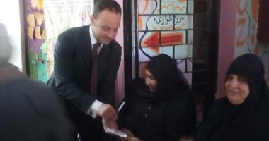 صور.. سيدة تتصل بالإسعاف لنقلها للاستفتاء.. وقضاة الشرقية والمنوفية يساعدون المواطنون