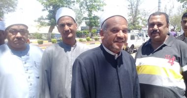 وفد من مشايخ وقيادات أوقاف أسوان بقيادة وكيل الوزارة يدلون بأصواتهم بالاستفتاء