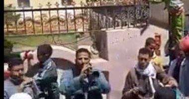 على أنغام الطبل البلدى.. أهالى المنوفية يحتشدون أمام لجان الاستفتاء