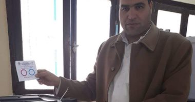 رئيس نادى الرجاء بمطروح يدلى بصوته فى استفتاء التعديلات الدستورية..صور