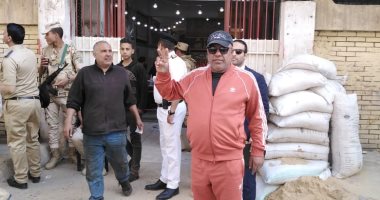والد الننى يدلى بصوته فى الاستفتاء على التعديلات الدستورية بالمحلة