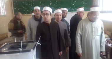 صور.. أئمة أوقاف شمال سيناء يشاركون بموكب جماعى فى الاستفتاء