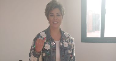 مفيدة شيحة تدلى بصوتها فى الاستفتاء على التعديلات الدستورية بمدينة الإنتاج