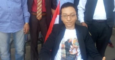 مواطن من ذوى الإعاقة يشارك فى الاستفتاء بعين شمس 