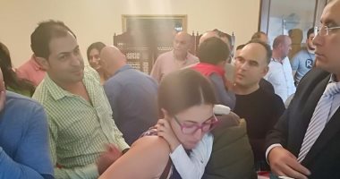 صور.. مشاركة مكثفة من الجالية المصرية بجنوب أفريقيا فى آخر أيام استفتاء الدستور