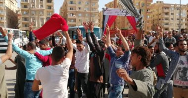 شاهد.. فرحة ورقص المواطنين في اليوم الثاني للتعديلات الدستورية بالشيخ زايد