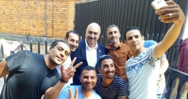 محمود يشارك بصوره من أوغندا: صوتنا فى الاستفتاء لأن الوطن يستحق المشاركة