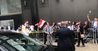المصريون بنيويورك يحتشدون أمام القنصلية لليوم الثالث للإدلاء بأصواتهم.. فيديو وصور