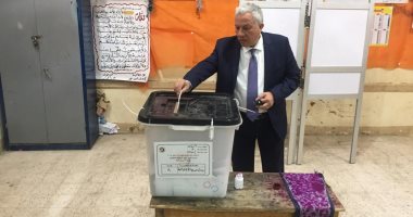 صور.. رئيس موانئ البحر الأحمر والعاملون بالهيئة يدلون بأصواتهم فى الاستفتاء