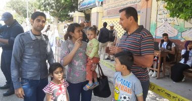 صور.. زوجين من الصم والبكم بأسيوط: نزلنا علشان نستكمل مسيرة التنمية