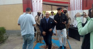 نائب وزير التموين يدلى بصوته بمدرسة صلاح الدين بعد توجهه لسيزا نبراوى بالخطأ