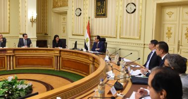 رئيس الوزراء يتابع مع وزيرة السياحة عددا من ملفات القطاع