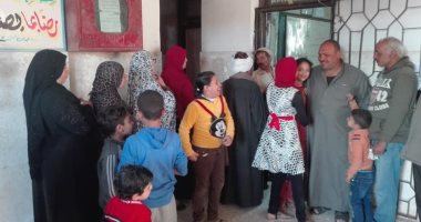 سيدات ميت فارس بالدقهلية يتصدرن مشهد التصويت فى الاستفتاء على الدستور 
