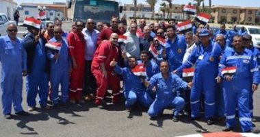 ننشر فيديو حشود عمال "جابكو" للمشاركة فى الاستفتاء بحضور محافظ البحر الأحمر