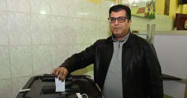 المؤلف أيمن سلامة يدلى بصوته فى التعديلات الدستورية بالهرم