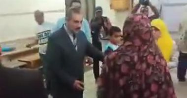 صور.. محافظ أسيوط يتفقد لجان الاستفتاء على التعديلات الدستورية