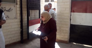 صور.. لجان مدرسة الطبرى بمصر الجديدة تستقبل المواطنين للمشاركة بالاستفتاء
