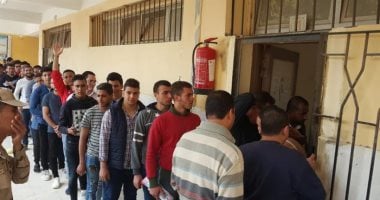 لليوم الثالى.. طوابير فى لجان الاستفتاء بعين شمس.. والشباب يتصدرون المشهد