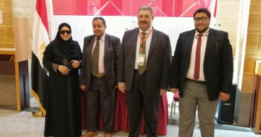25 صورة تلخص الساعة الأولى لتصويت المصريين فى جدة على استفتاء تعديل الدستور