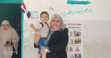 صور .. أول مأذونة بمصر  بعد الإدلاء بصوتها: تحيا مصر بجيشها 