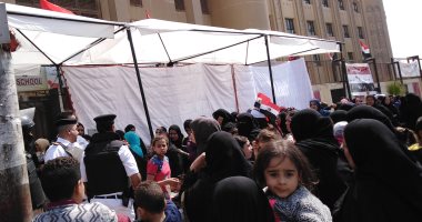 صور.. طوابير السيدات تنتظر التصويت على التعديلات الدستورية بمدينة نصر