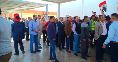 مدير أمن المطار يتفقد لجان الاستفتاء بميناء القاهرة الجوى لليوم الثانى