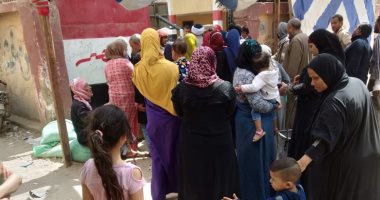 صور.. توافد السيدات على اللجان بالقليوبية والفيوم للإدلاء بأصواتهم بالاستفتاء على الدستور 