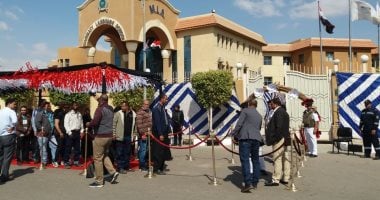 صور.. تواصل الإقبال على لجان الاستفتاء على التعديلات الدستورية بمدينتى