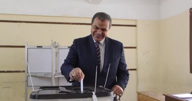 وزير القوى العاملة يتفقد غرفة العمليات المركزية لمتابعة استفتاء الدستور