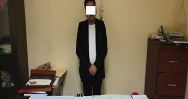 ضبط شخص يزور المحررات الرسمية ويبعها للمواطنين بالإسكندرية