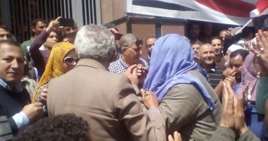 مسرة لعمال شركة مياة الشرب بالمنيا أمام لجان الاستفتاء