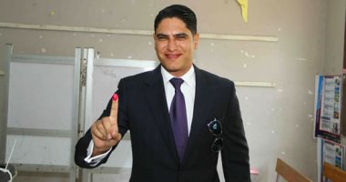 صور.. أبو هشيمة للشباب عقب الإدلاء بصوته: "انزل شارك متكسلش فى حق بلدك"
